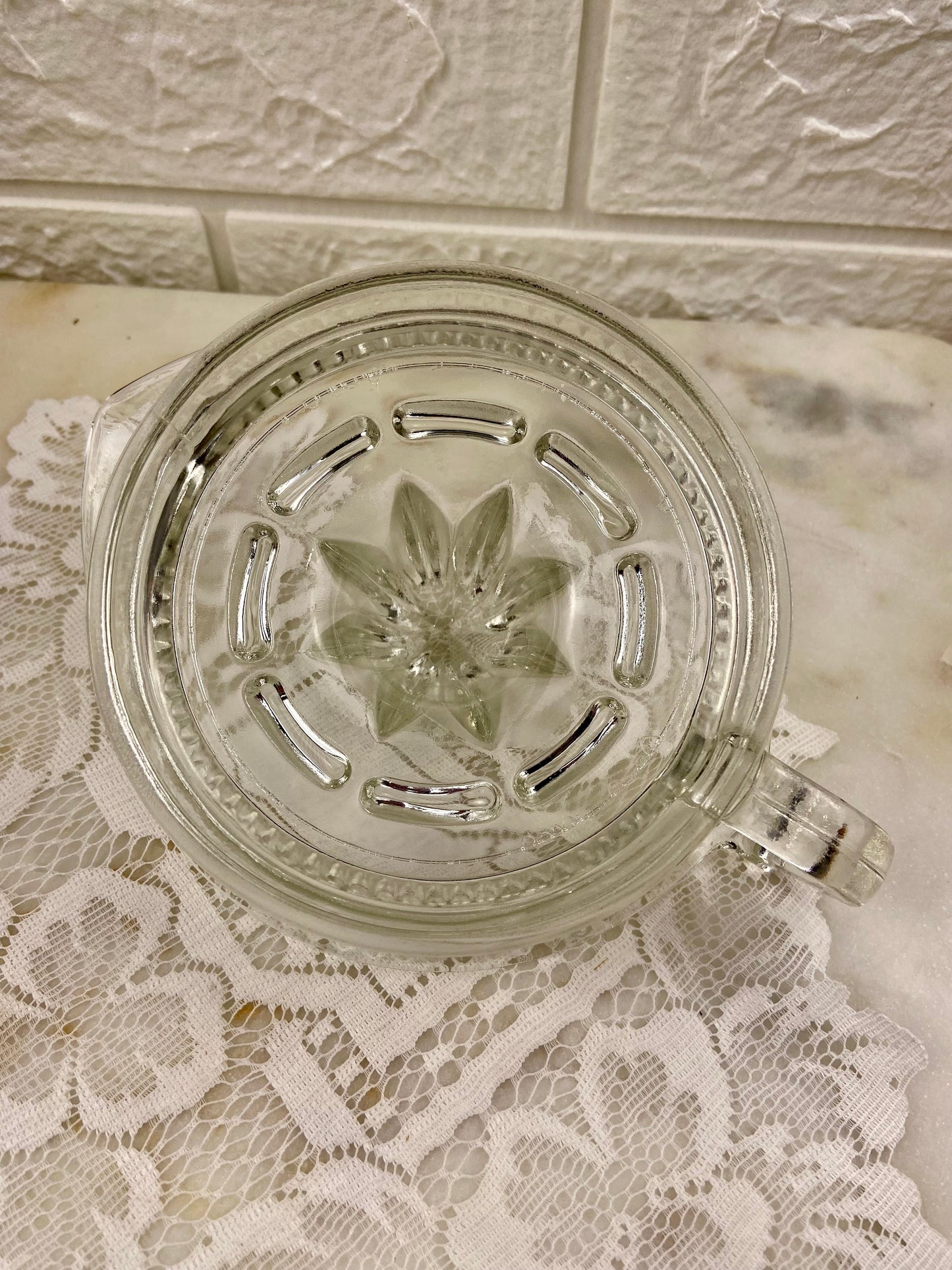 Ribbed Glass Juicer / Reamer with Handle and Pour Spout