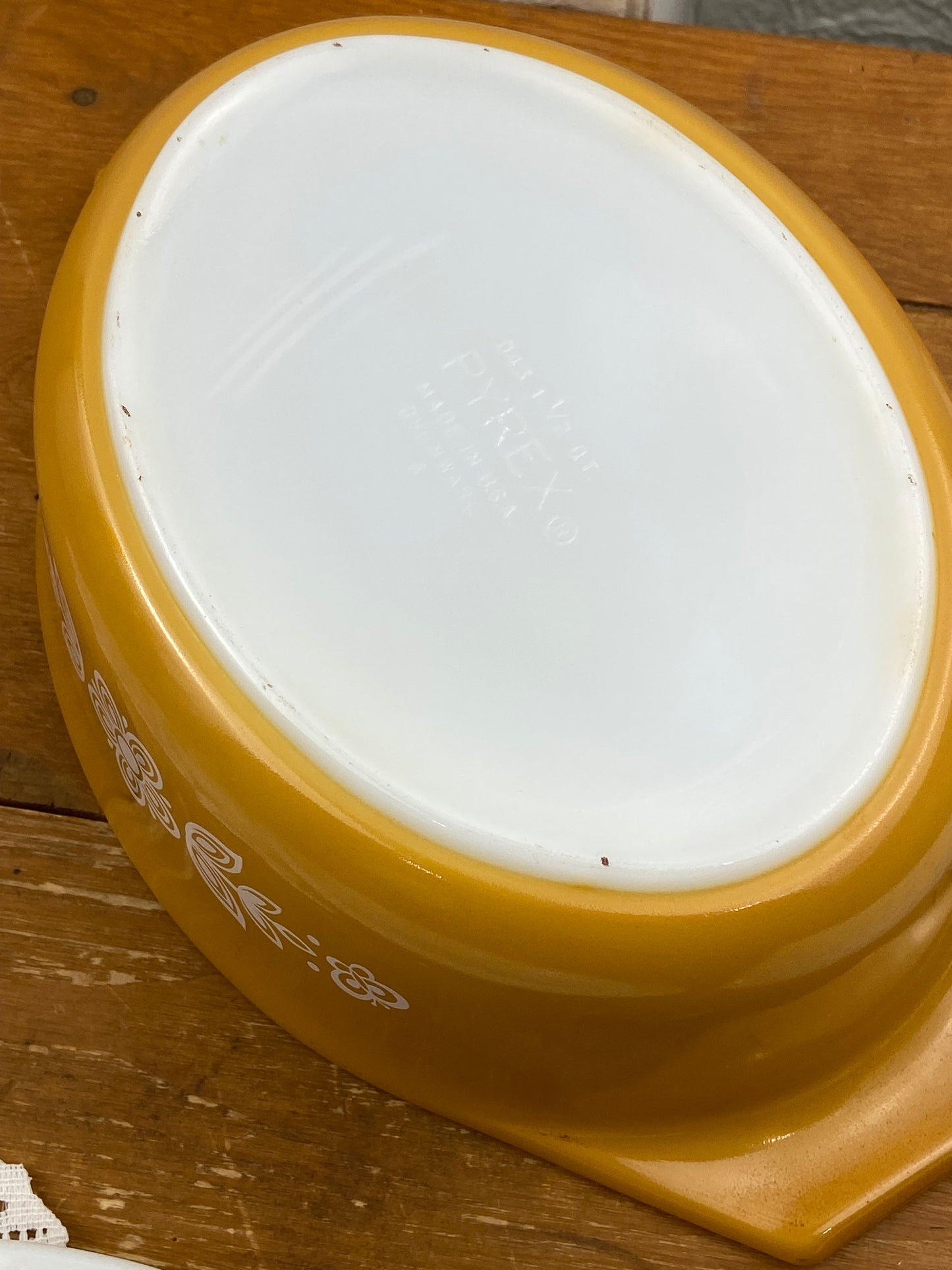 1970s PYREX Oval Casserole Dish with Lid | 1.5 Quart