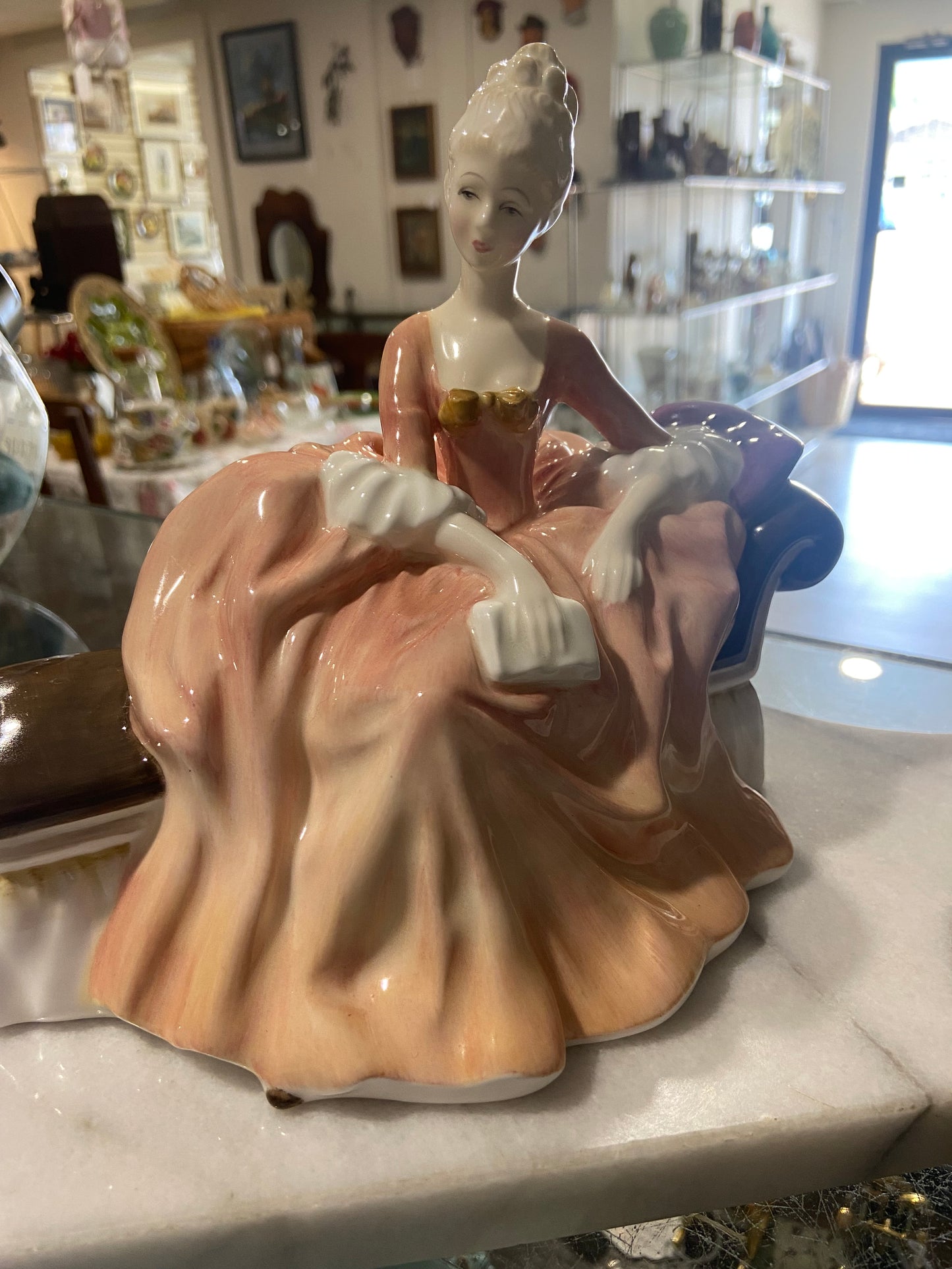 Royal Doulton Figurine ‘Reverie’ (HN 2306)