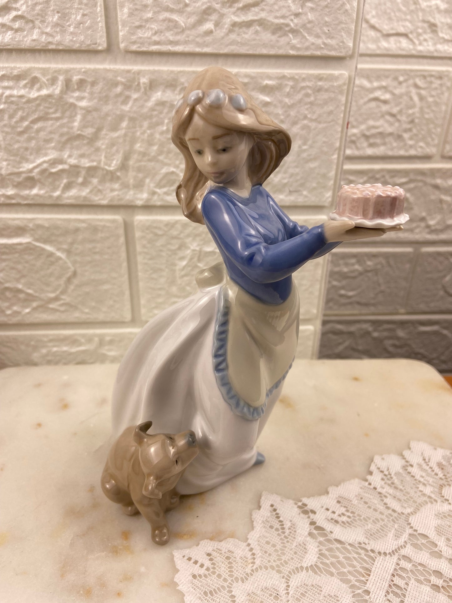 Lladro Porcelain Figurine | Puppy’s Birthday, Girl with Cake #1045