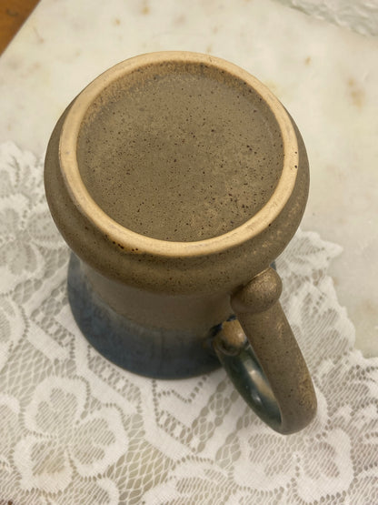 Large Stoneware Coffee Mug with ‘Canada’ Embelishment