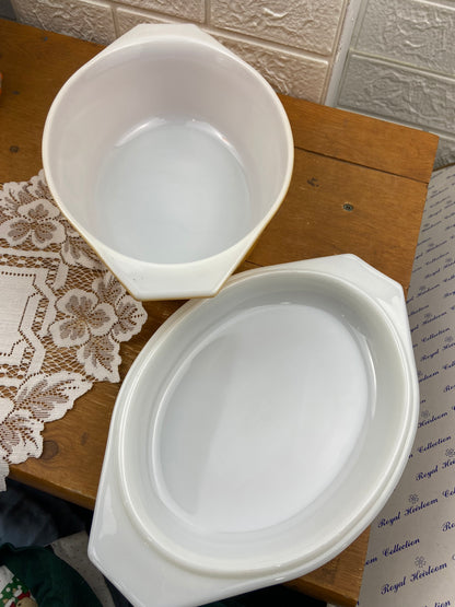 1970s PYREX Oval Casserole Dish with Lid | 1.5 Quart