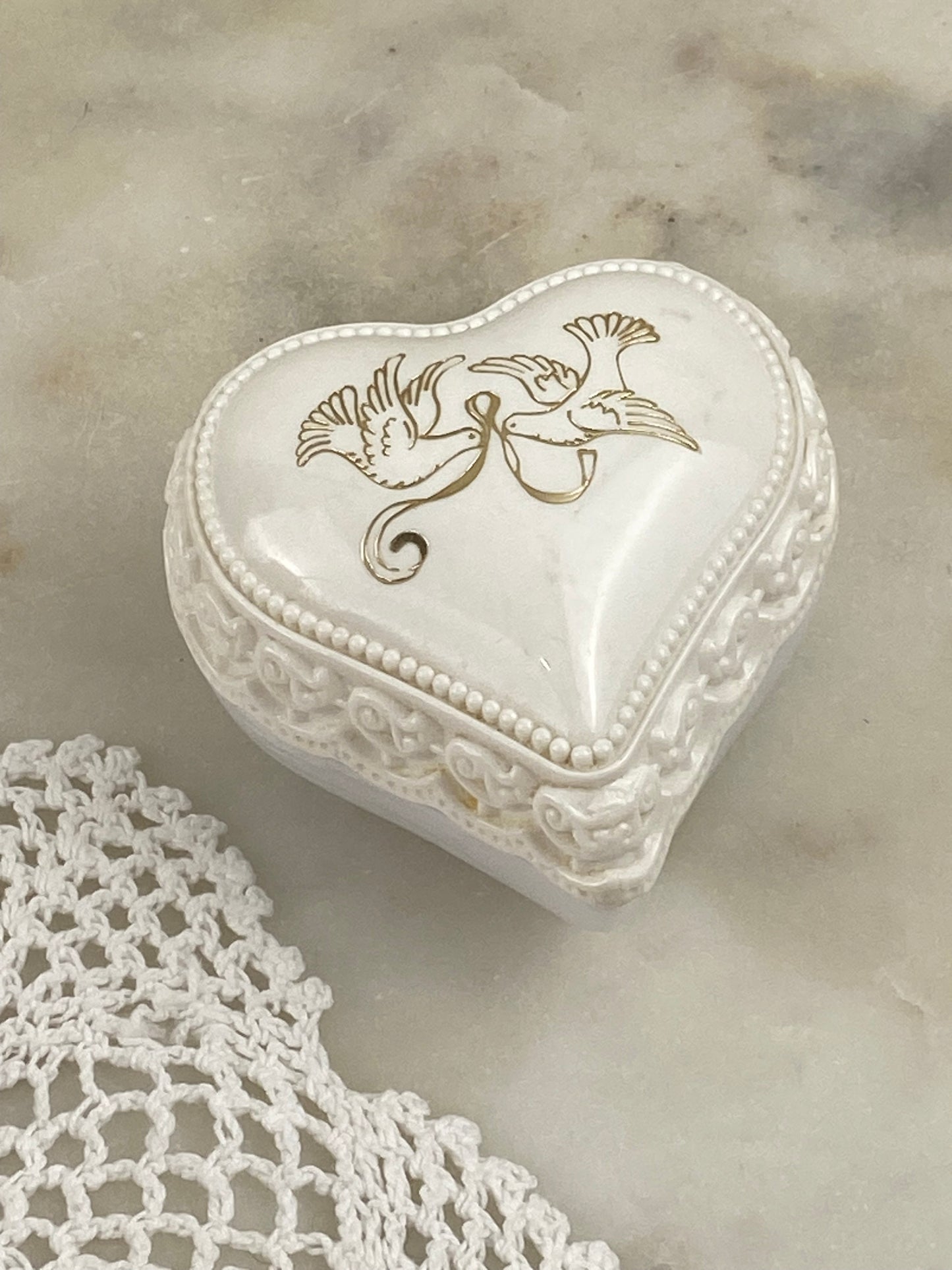 Vintage Avon | Milk Glass Heart Crème Sachet (Empty)