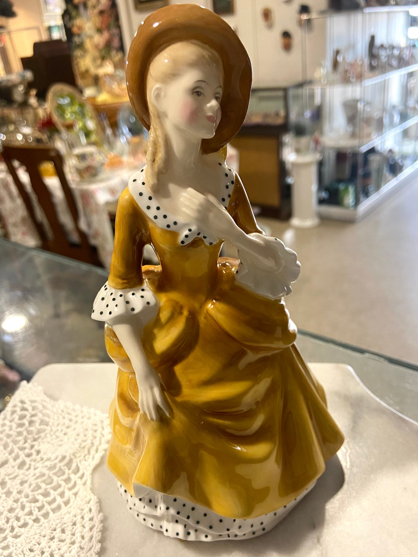 Porcelain Figurine ‘Sandra’ (HN2275) by Royal Doulton