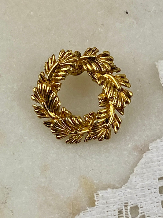 Small Vintage Gold-Tone Wreath Brooch