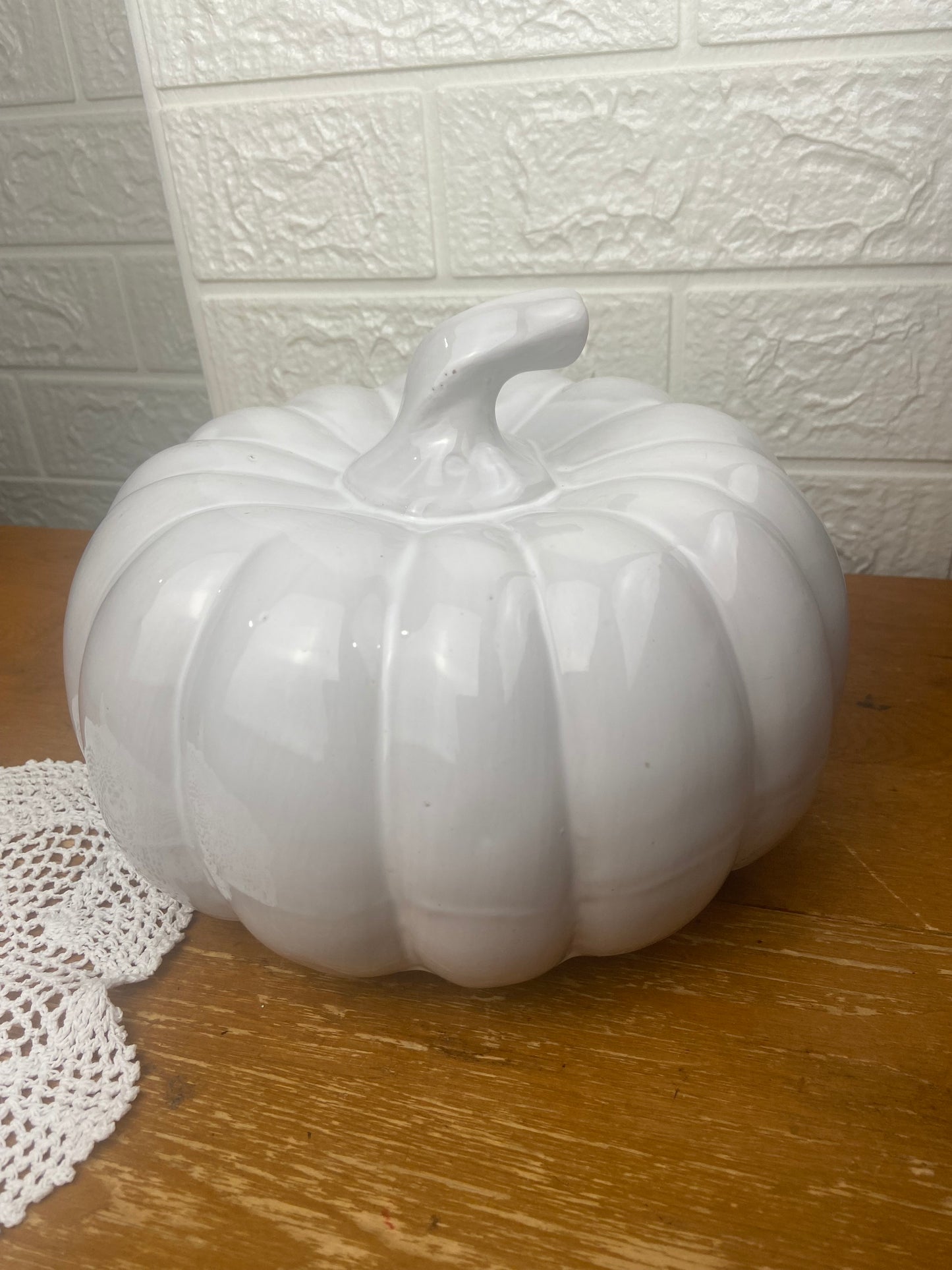 White Ceramic Pumpin