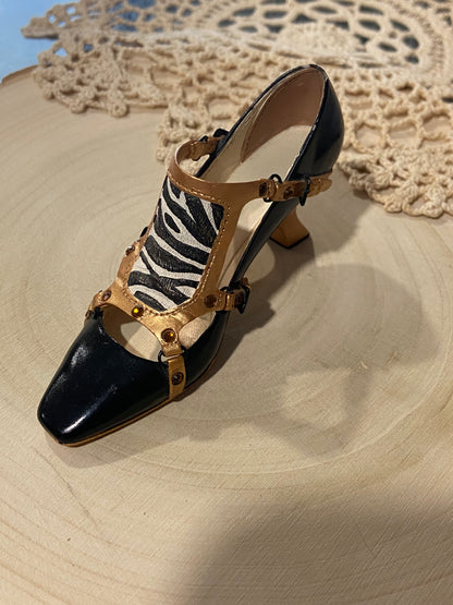 Just the Right Shoe by Raine
